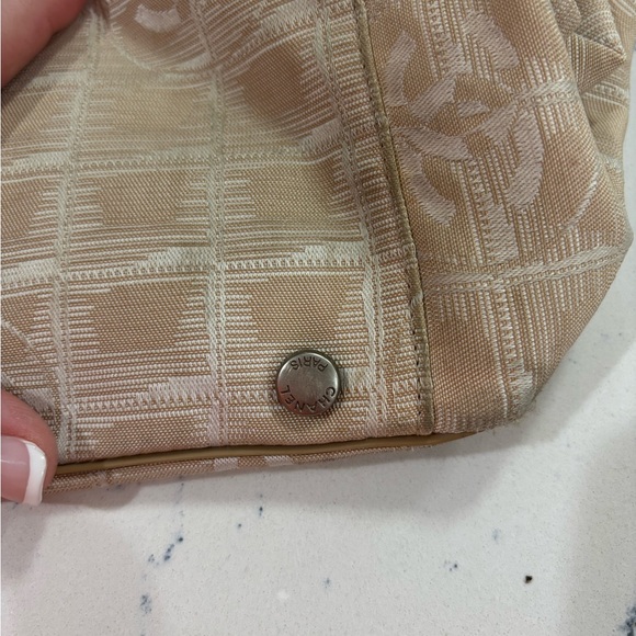 Chic Beige Designer Tote Bag - Picture 8 of 15